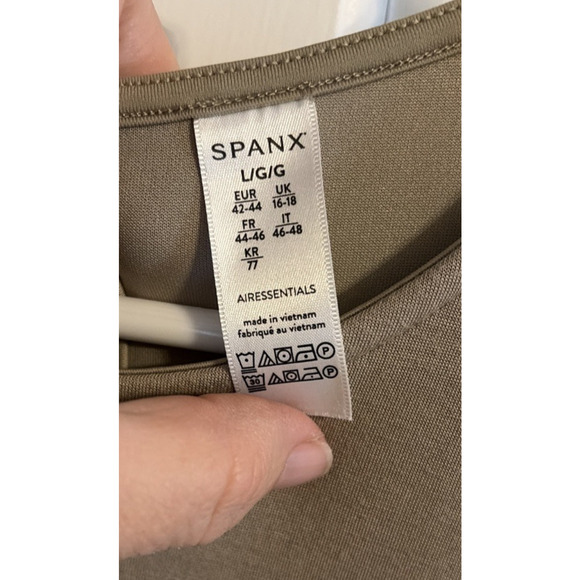 EUC Spanx Air Essentials Womens Sleeveless Tan Jumpsuit L Travel Capsule Classic - Picture 4 of 11